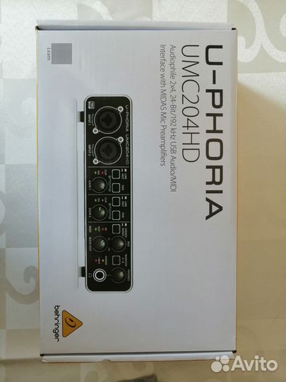 Внешняя звуковая карта Behringer UMC204hd