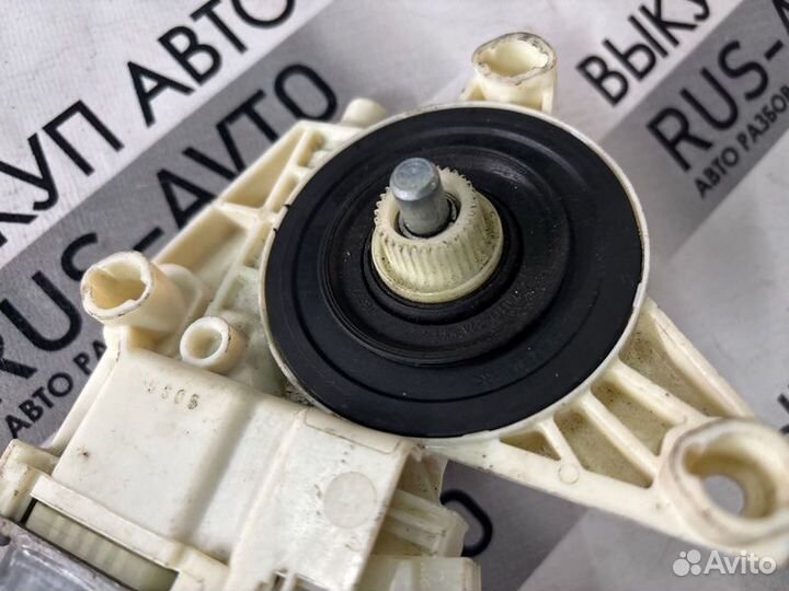 Моторчик стеклоподъемника передний правый Mercedes