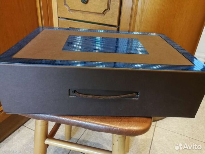 Коробка на Магнитке 35*23.5*10 см новая