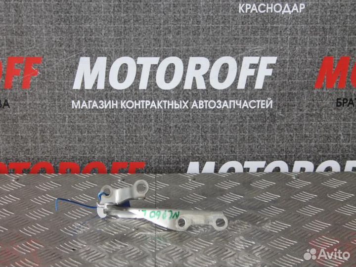 Шарнир капота Тойота Ист NCP60 левый А446