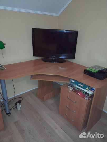 Стол компьютерный угловой с тумбочкой
