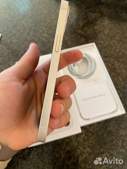 Телефон iPhone 13