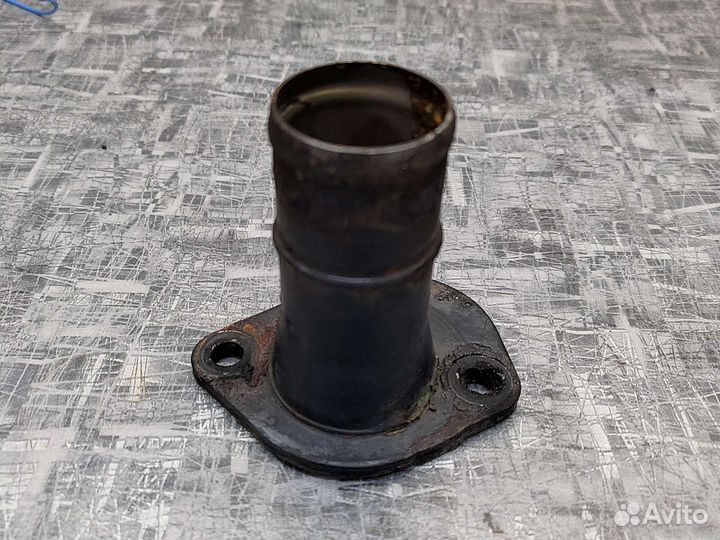 Фланец термостата 3.3л Додж караван Вояджер 01-07г