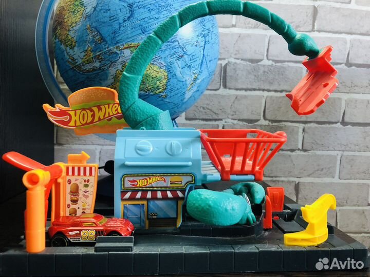 Пусковой трек Hot Wheels Скорпион