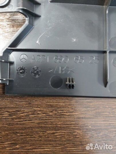 Заглушка Mercedes S 500 4Matic W221 273 968 2008