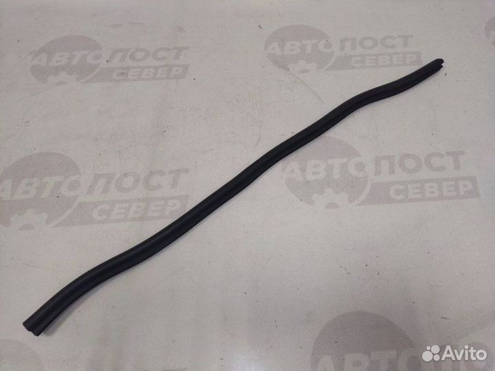Уплотнительная резинка боковой двери задняя левая