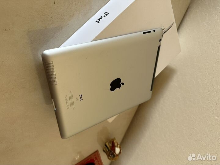 iPad 3 32 gb wi-fi 4g lte очень хороший