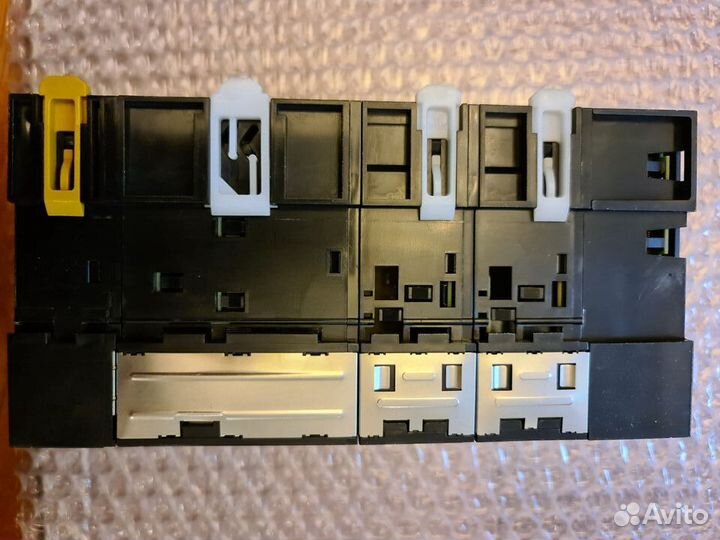 Контроллер многоосного управления Оmron trajexia