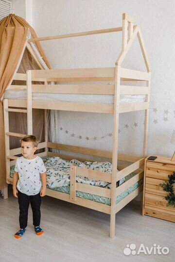 Кровать двухьярусная из массива сосны