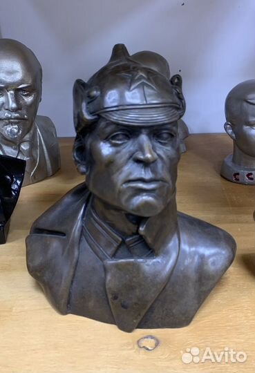 Большой бронзовый бюст Красноармеец, Чекист