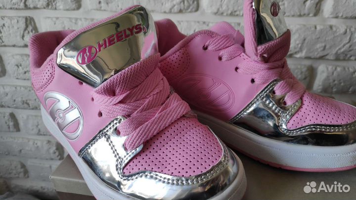 Кроссовки на роликах heelys