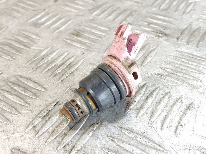 Форсунка двигателя Nissan Maxima a32