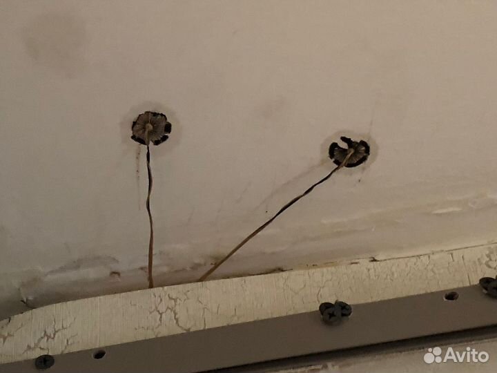 Натяжные потолки и ремонт.Слив воды