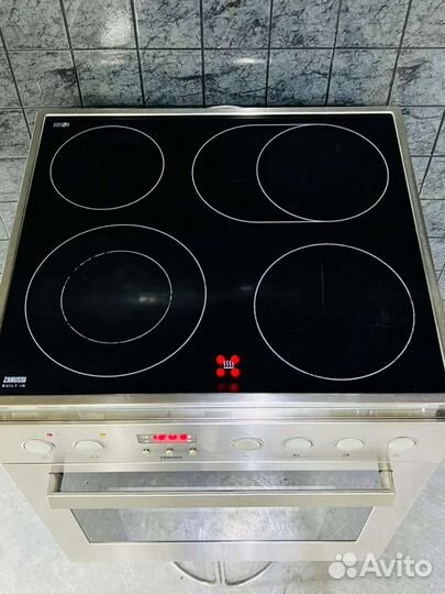 Духовой шкаф+варочная панель zanussi