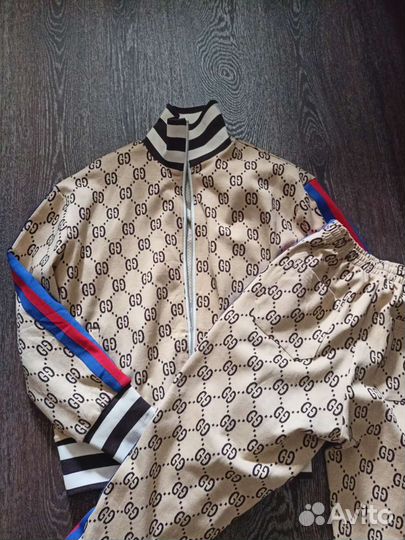 Спортивный костюм женский