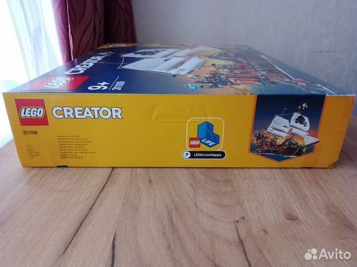 Lego creator 31109. Пиратский корабль