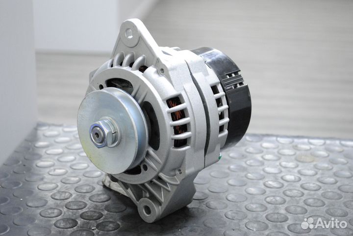 Генератор Ваз-21214 Нива, 2107i 90А новый Электром