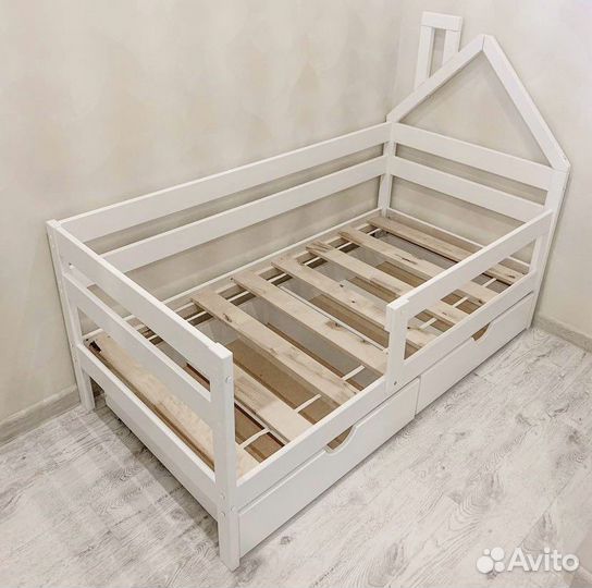 Детская кровать домик
