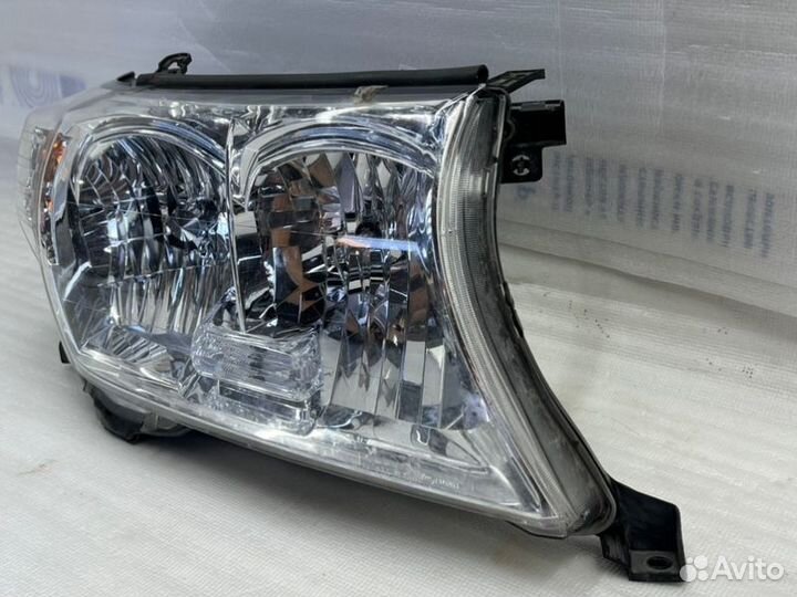 Фара галоген передняя правая Toyota Land Cruiser