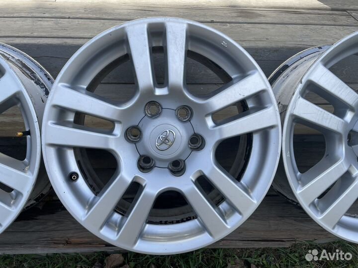 Продам комплект оригинальных дисков toyota