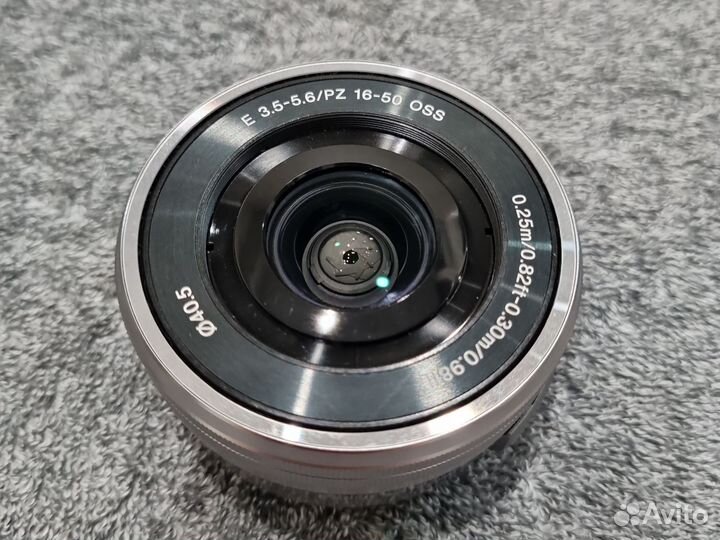 Sony selp1650 16 - 50 mm в серебряном цвете