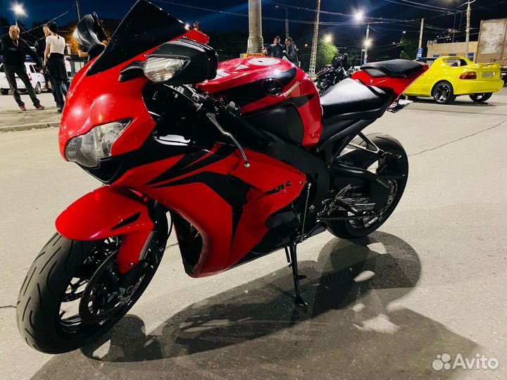 Хонда CBR1000RR