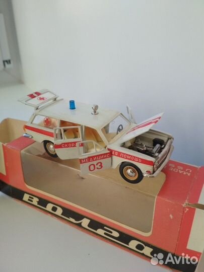 Модель автомобиля 1:43