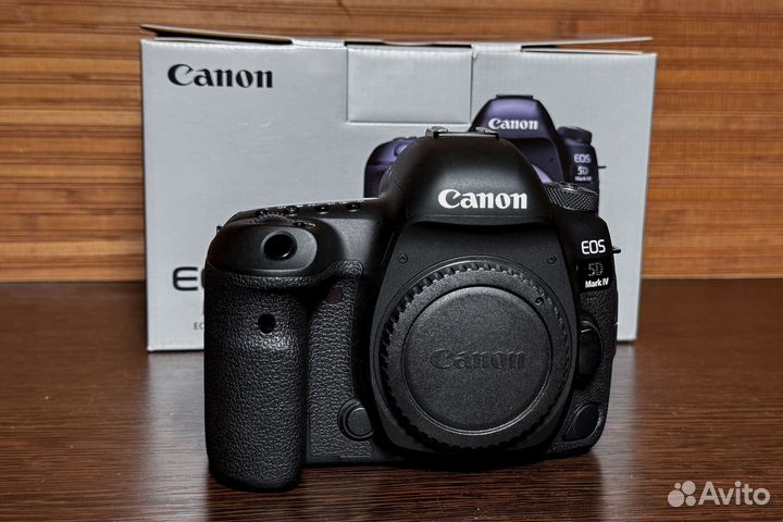Зеркальный фотоаппарат Canon EOS 5D mark IV