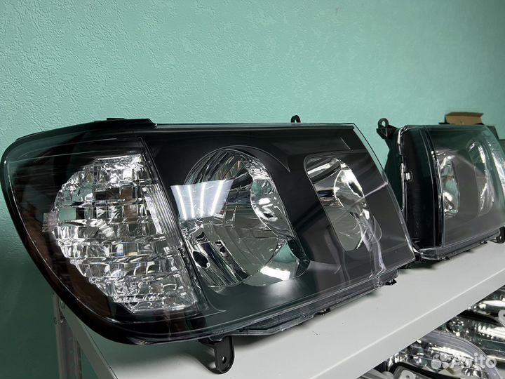 Фары Toyota Land Cruiser 100 “Koito”