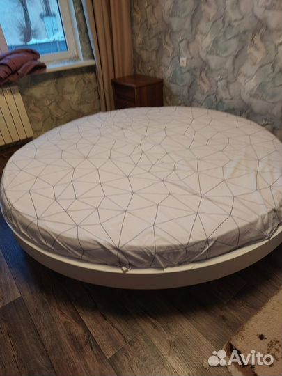 Кровать двухспальная с матрасом бу