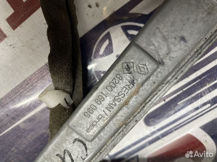 Стеклоподьемник передний правый Рено Симбол 2010