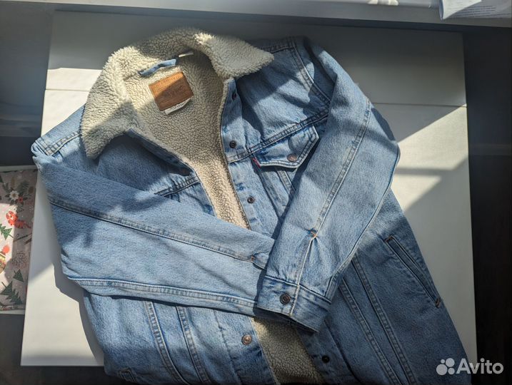 Джинсовая куртка с мехом levi's, xs