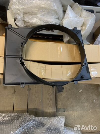 Диффузор радиатора бензин Mitsubishi Pajero IV