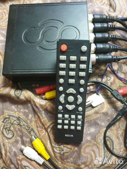 Видеорегистратор на 4 камеры для автомобиля