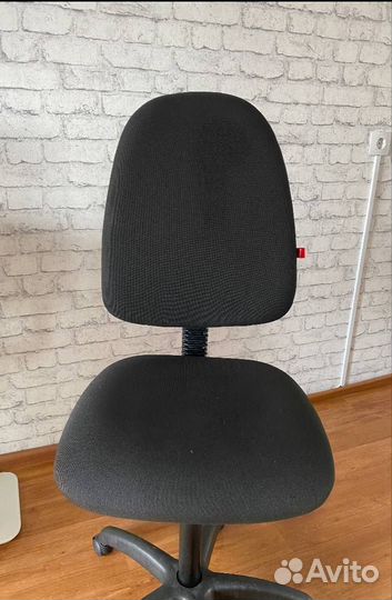 Компьютерное кресло, стул кассира