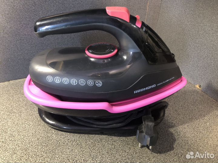 Беспроводной утюг Redmond RI-C234