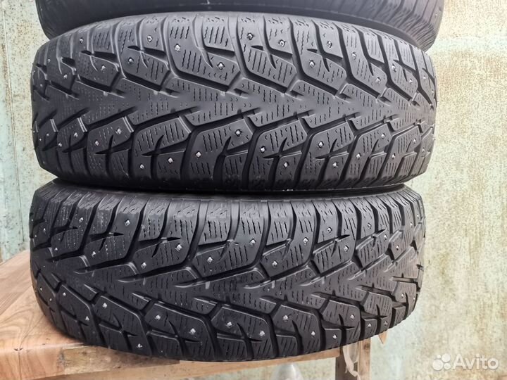 Yokohama Ice Guard Stud IG55 215/65 R16