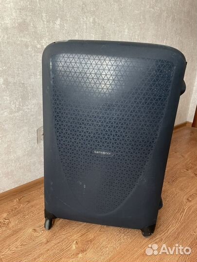 Чемодан на колесах samsonite