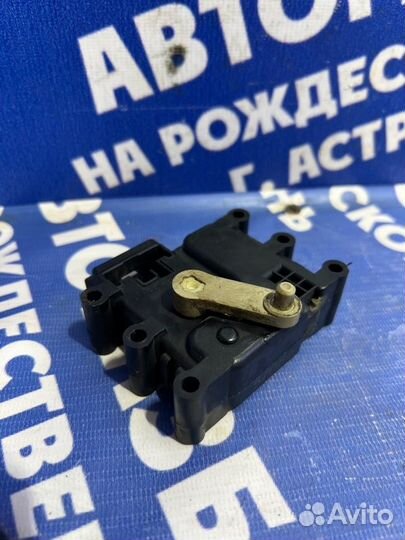 Моторчик заслонок отопителя Mazda 3 Bk седан 2006