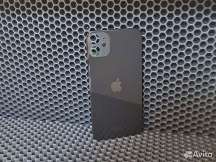 Заднее стекло iPhone 11 черное
