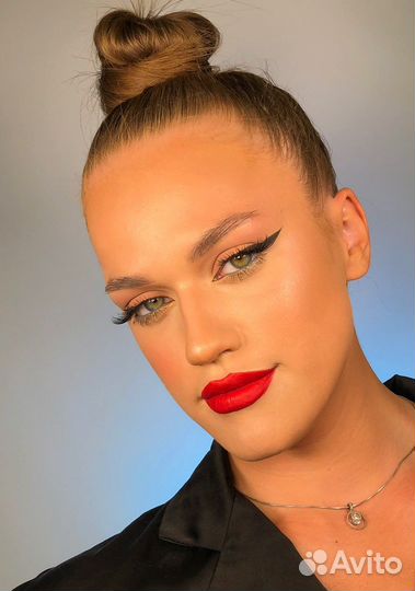 Визажист Макияж брови москва