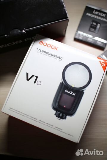 Вспышка Godox V1 Canon
