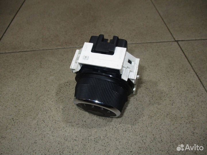 Переключатель отопителя Toyota RAV4 (XA40)