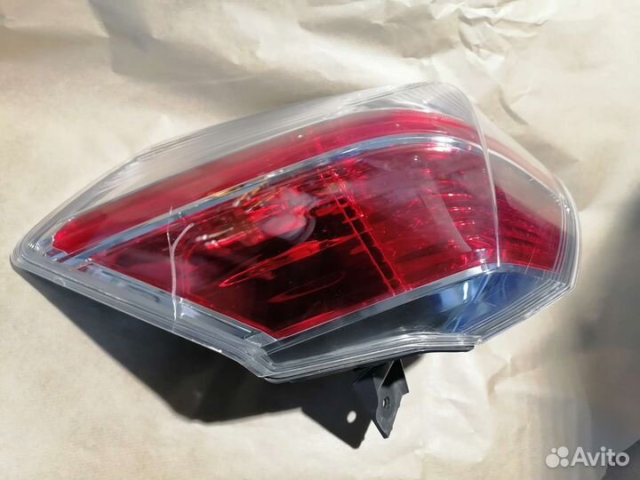 Задний правый фонарь Nissan X-trail 32