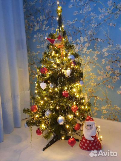 Елка искусственная, гирлянды, игрушки, дед мороз