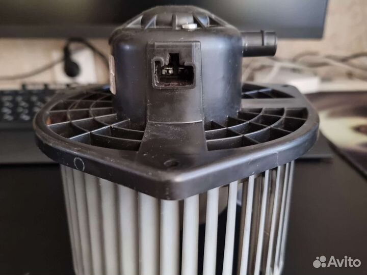 Вентилятор печки оригинал на mitsubishi outlander