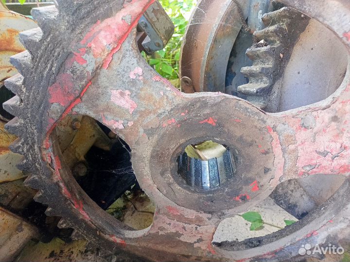 Шестерни на кран кб 403, 405