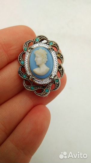 Брошь камея, бакелит, металл, ювелирные стекла, 19