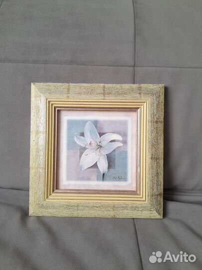Картина в красивой раме 28х28см