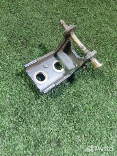 Петля двери задняя правая Citroen C5